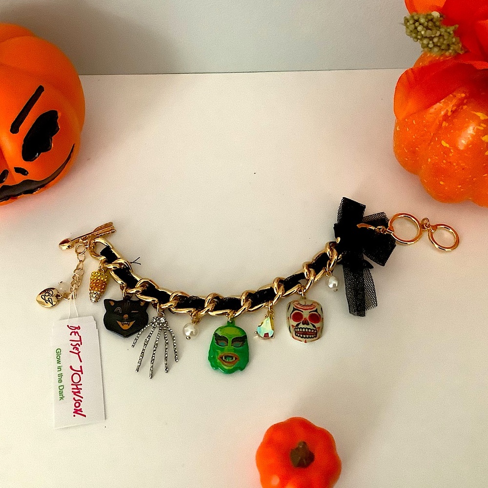 Betsey  Johnson Halloween Glow In The Dark Charm Bracelet New
